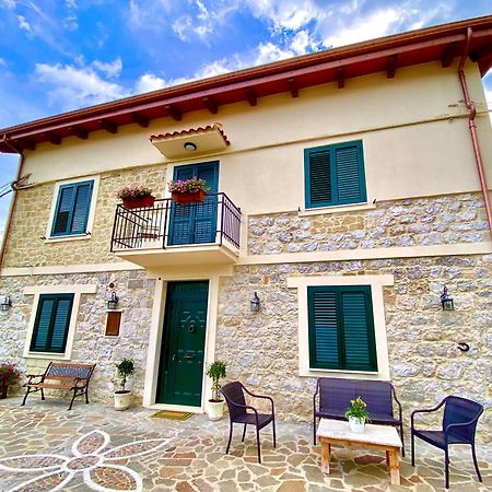 La Casa Di Nonna Tella Panzió Lenola Kültér fotó