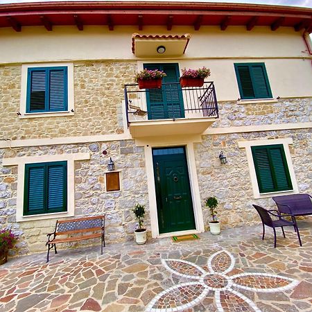 La Casa Di Nonna Tella Panzió Lenola Kültér fotó